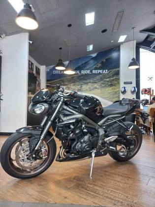 TRIUMPH STREET TRIPLE 765 RS 
